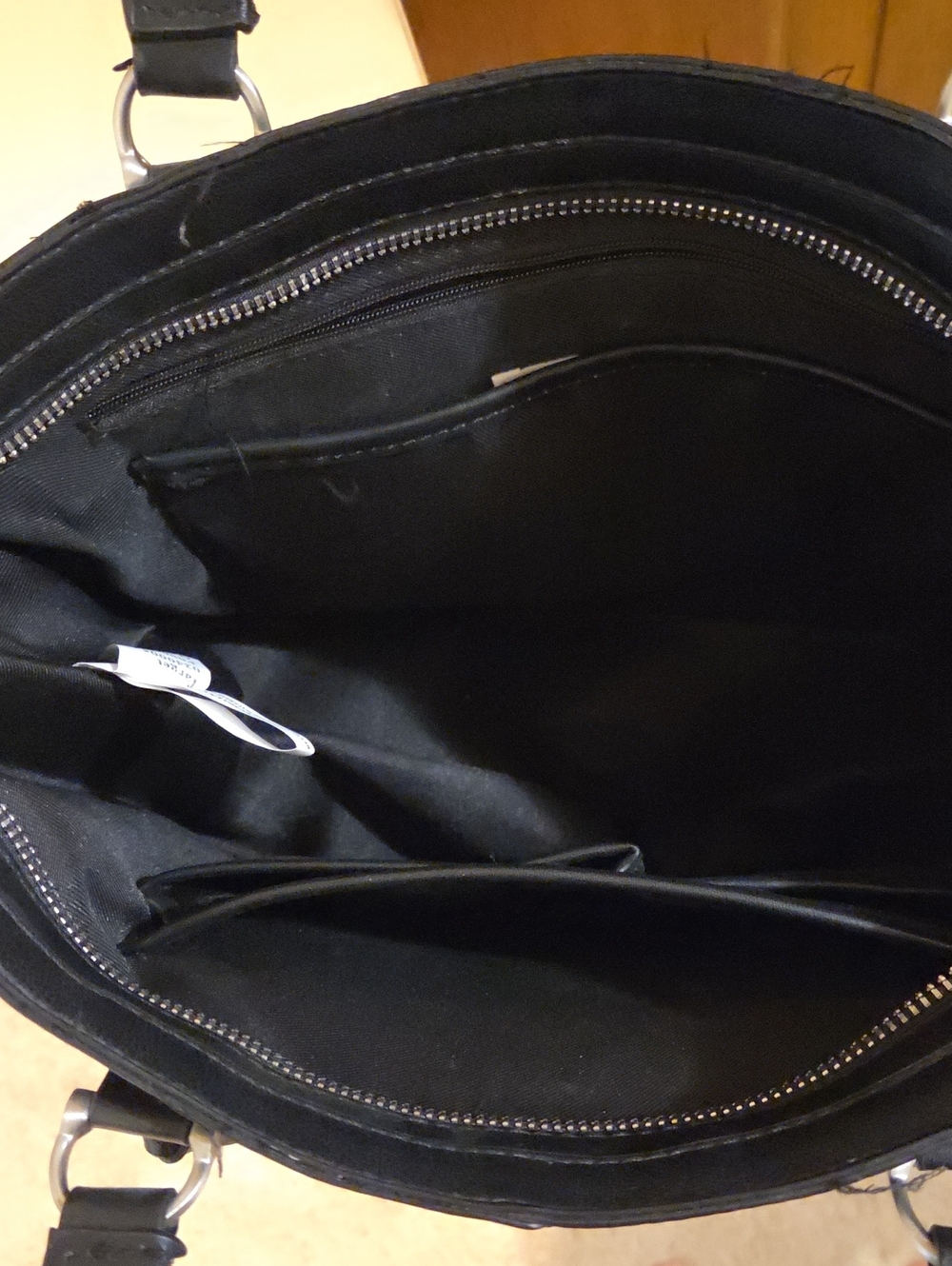 Universal Thread Handbag - Picture 2 of 7